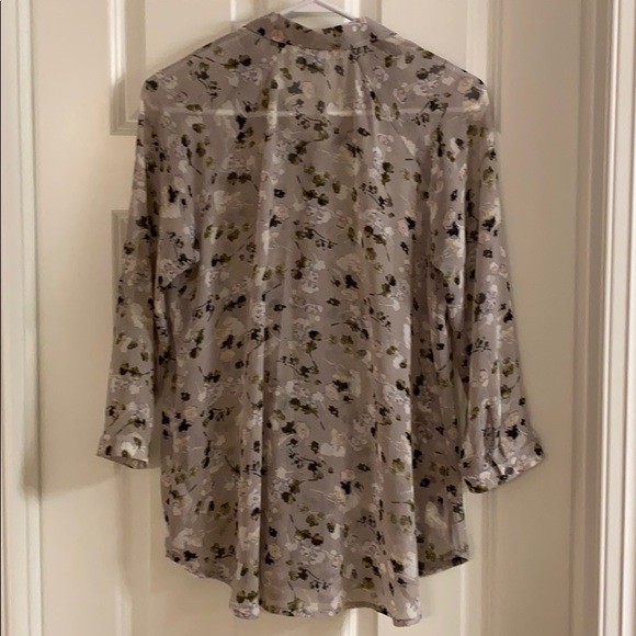 CAbi XS gray floral button down 3/4 sleeve shirt. - Picture 8 of 8